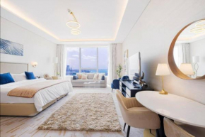 Iconic Views at The Palm Tower Suite